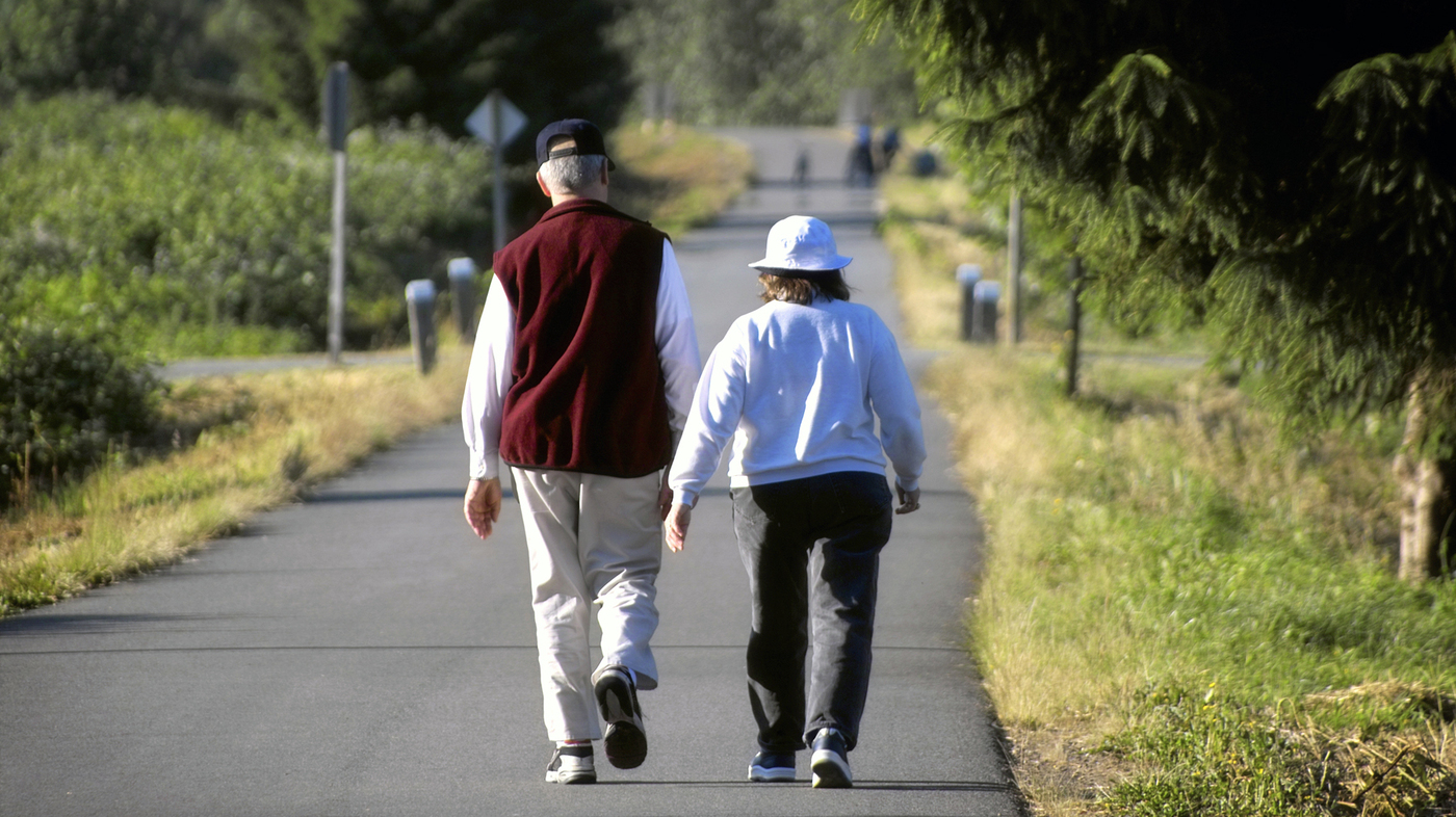Người cao tuổi nên lựa chọn lịch trình đi lại nhẹ nhàng, khoảng cách không quá xa
