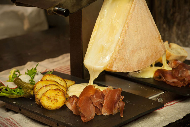 Bỏ túi 8 món ăn phải thử khi đến văn hóa ẩm thực Thụy Sĩ