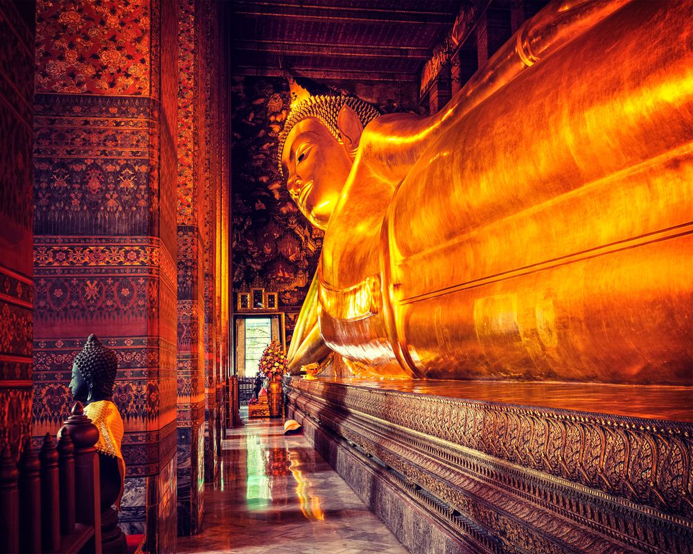 Tượng Phật nằm trong tư thế niết bàn