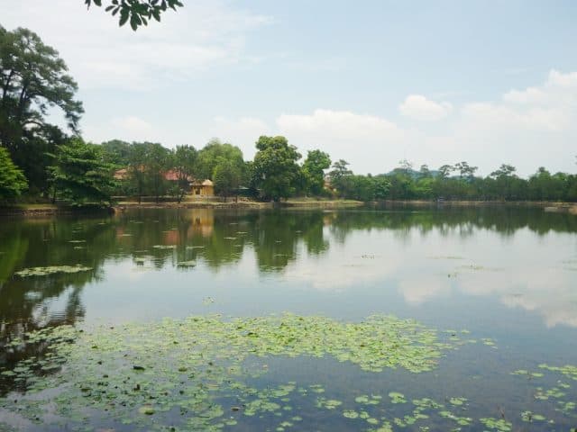 Hồ Tân Nguyệt.