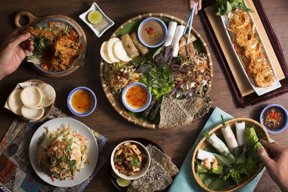 Nhà hàng châu Á vắng vẻ tại nước ngoài do covid