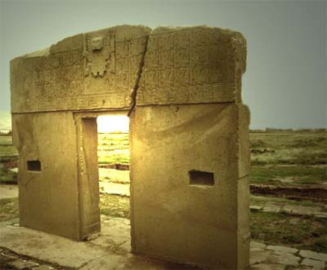 cổng mặt trời Tiwanaku