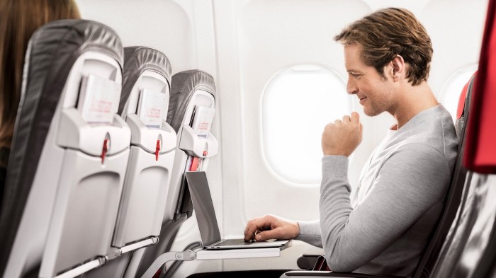 Ghế ngồi cạnh cửa sổ máy bay giúp làm việc dễ dàng hơn