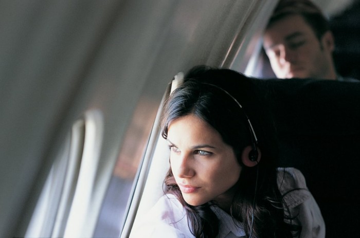 Ghế ngồi cạnh cửa sổ máy bay giúp bạn nghỉ ngơi thoải mái hơn