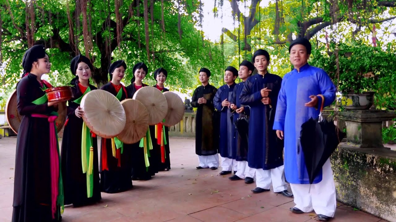 Ngày 10 và 11 tháng giêng âm lịch, ở Bắc Ninh thường tổ chức những cuộc thi hát quan họ.
