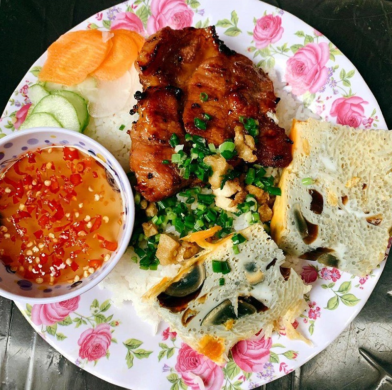 Cơm tấm  - món ăn Sài Gòn